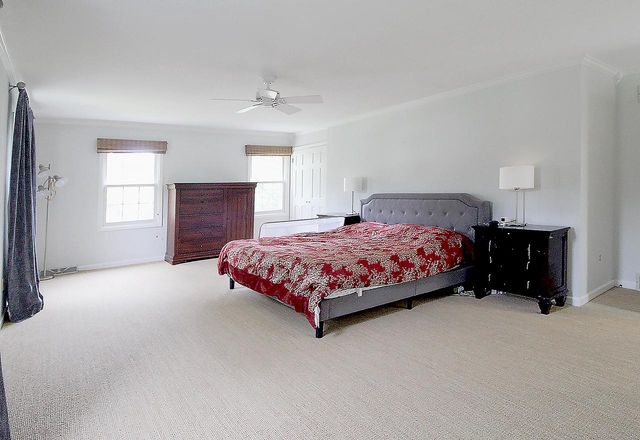 10205 N Kenilworth CIRCLE, Mequon, WI 53092
