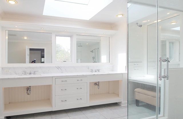 10205 N Kenilworth CIRCLE, Mequon, WI 53092