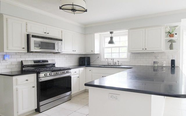 10205 N Kenilworth CIRCLE, Mequon, WI 53092