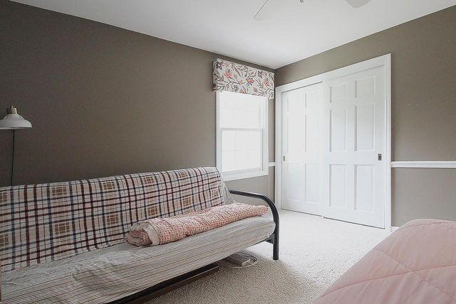 10205 N Kenilworth CIRCLE, Mequon, WI 53092