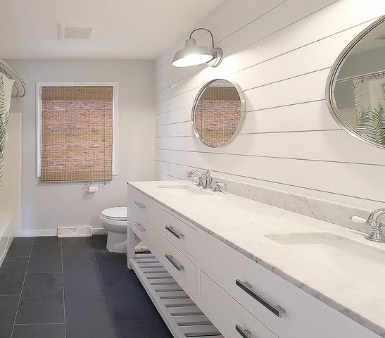 10205 N Kenilworth CIRCLE, Mequon, WI 53092