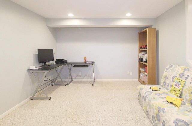 10205 N Kenilworth CIRCLE, Mequon, WI 53092