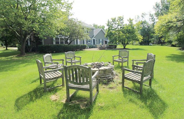 10205 N Kenilworth CIRCLE, Mequon, WI 53092