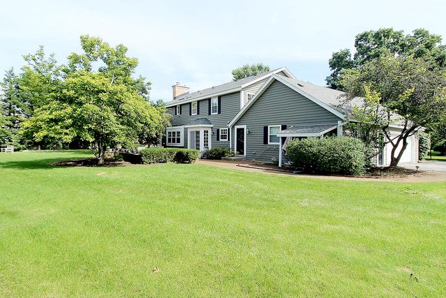10205 N Kenilworth CIRCLE, Mequon, WI 53092