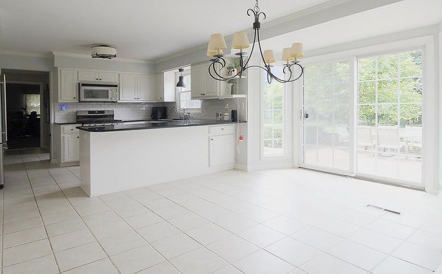 10205 N Kenilworth CIRCLE, Mequon, WI 53092
