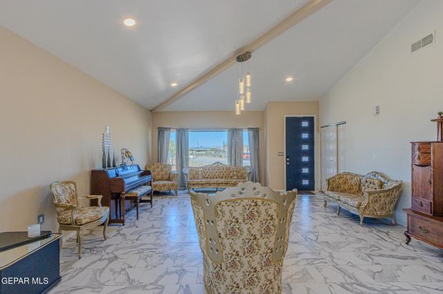 133 LAKE MEAD Court, El Paso, TX 79928