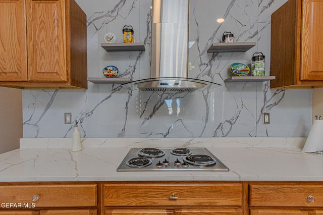 133 LAKE MEAD Court, El Paso, TX 79928