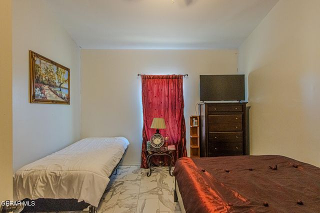 133 LAKE MEAD Court, El Paso, TX 79928