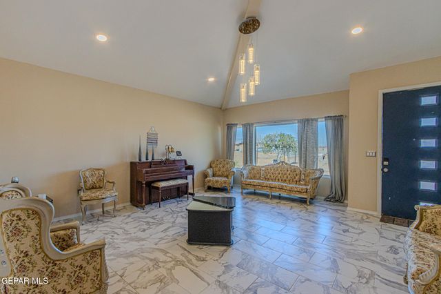 133 LAKE MEAD Court, El Paso, TX 79928