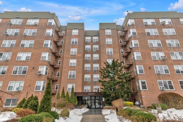 18-70 211th Street 6J, Bayside, NY 11360