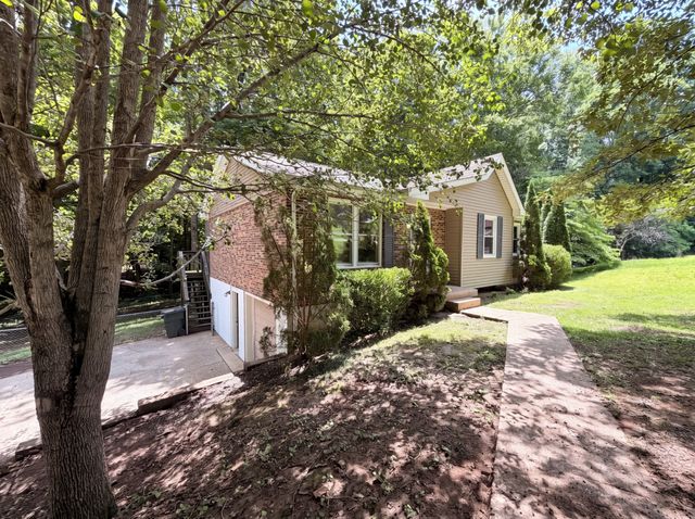 206 Diana Dr, Dickson, TN 37055