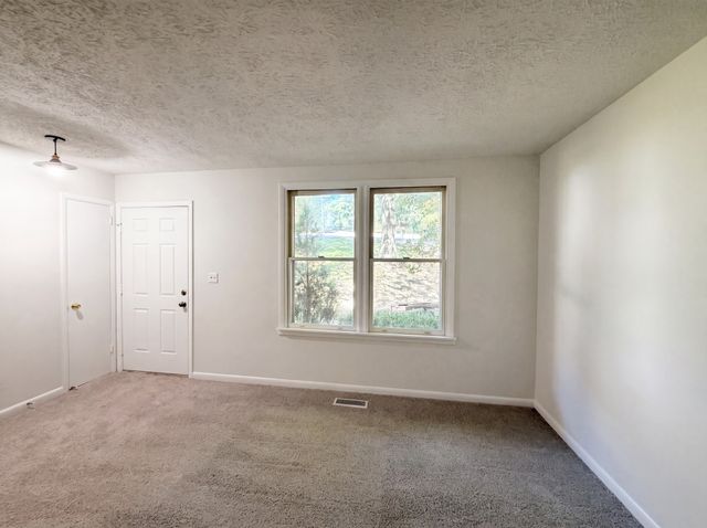 206 Diana Dr, Dickson, TN 37055