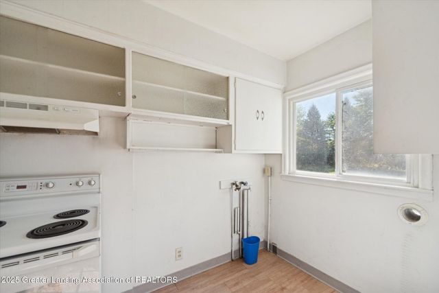 110 N Canal Road, Lansing, MI 48917