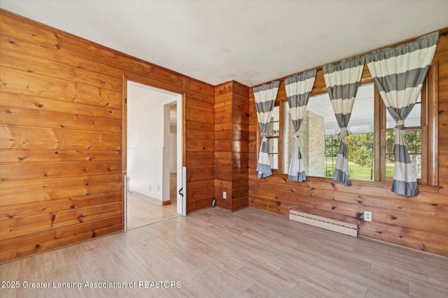 110 N Canal Road, Lansing, MI 48917