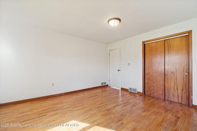 110 N Canal Road, Lansing, MI 48917