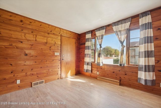 110 N Canal Road, Lansing, MI 48917