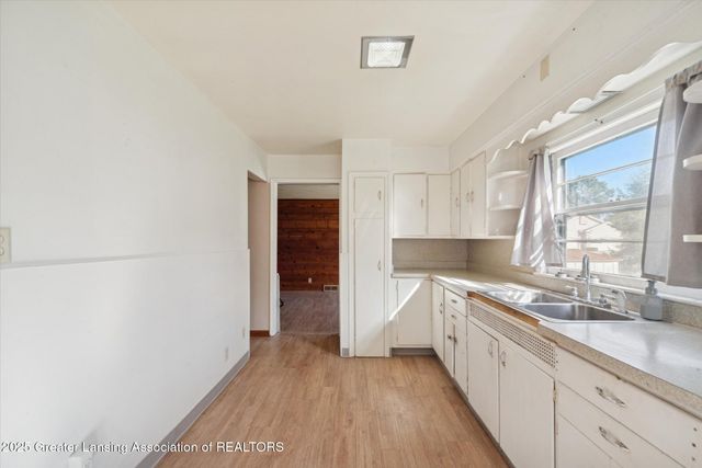 110 N Canal Road, Lansing, MI 48917