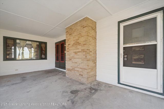 110 N Canal Road, Lansing, MI 48917