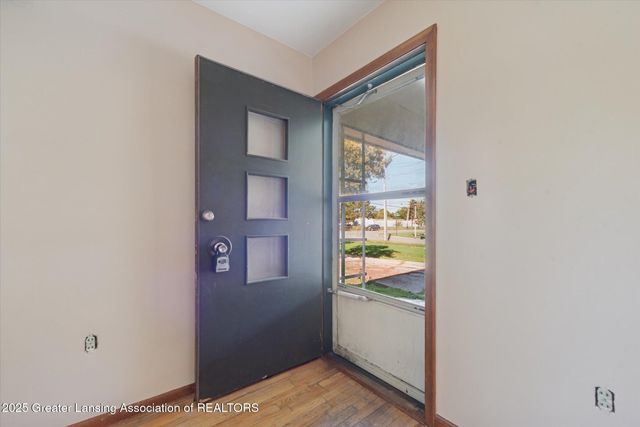 110 N Canal Road, Lansing, MI 48917