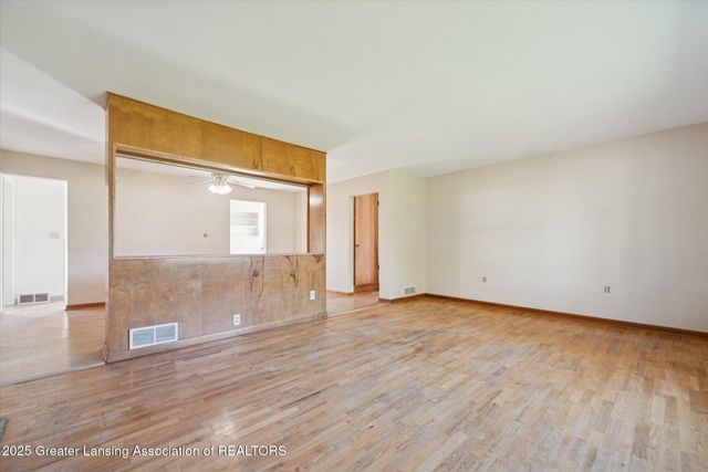 110 N Canal Road, Lansing, MI 48917