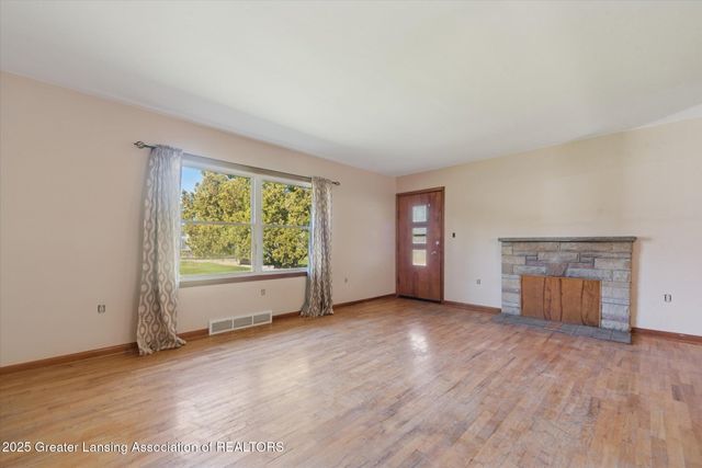 110 N Canal Road, Lansing, MI 48917