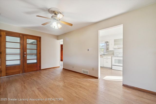 110 N Canal Road, Lansing, MI 48917