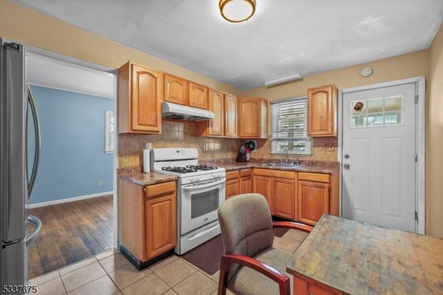 340 Jackson Ave, Scotch Plains Twp., NJ 07076