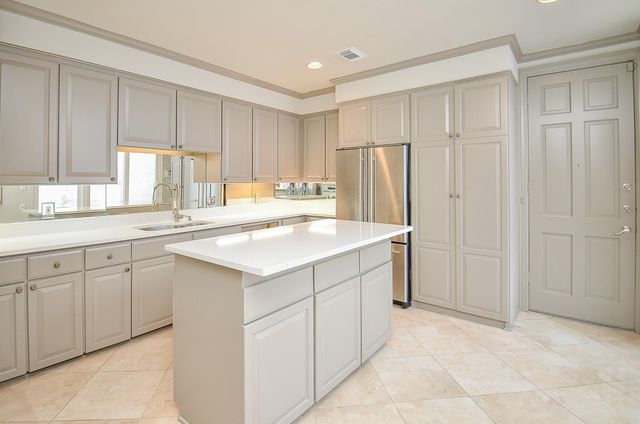 6 River Hollow Lane, Houston, TX 77027