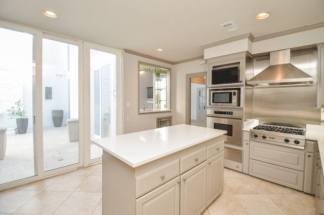 6 River Hollow Lane, Houston, TX 77027