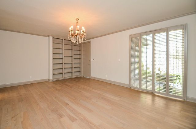 6 River Hollow Lane, Houston, TX 77027