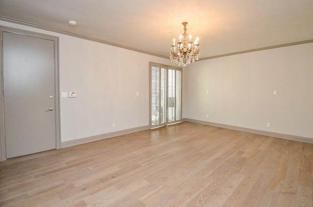 6 River Hollow Lane, Houston, TX 77027