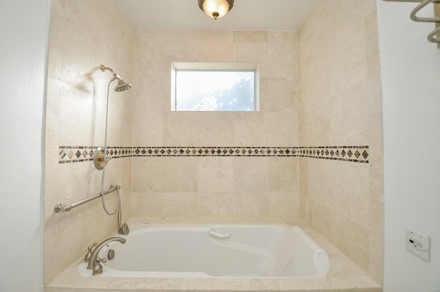 6 River Hollow Lane, Houston, TX 77027