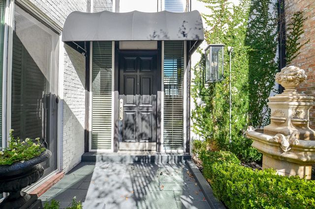 6 River Hollow Lane, Houston, TX 77027