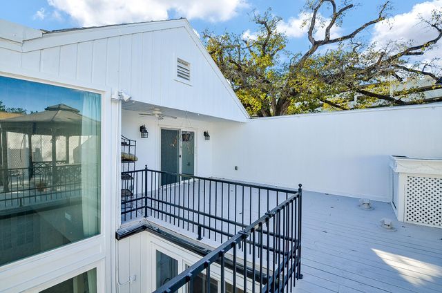 6 River Hollow Lane, Houston, TX 77027