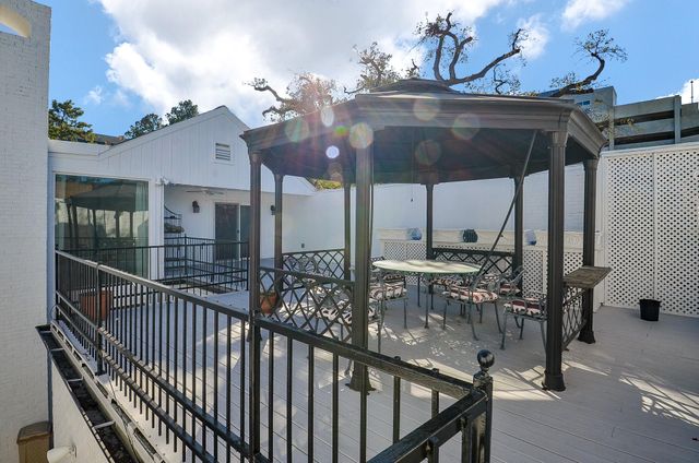 6 River Hollow Lane, Houston, TX 77027