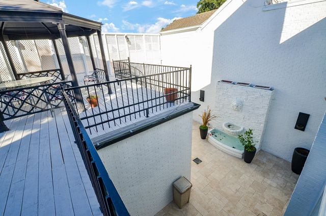 6 River Hollow Lane, Houston, TX 77027