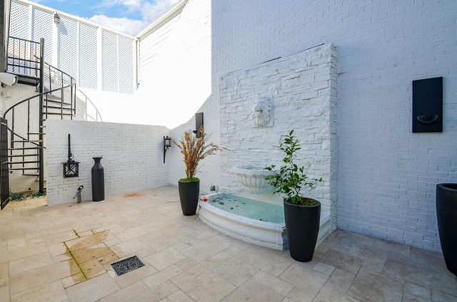 6 River Hollow Lane, Houston, TX 77027