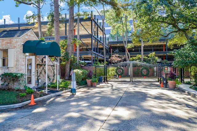 6 River Hollow Lane, Houston, TX 77027