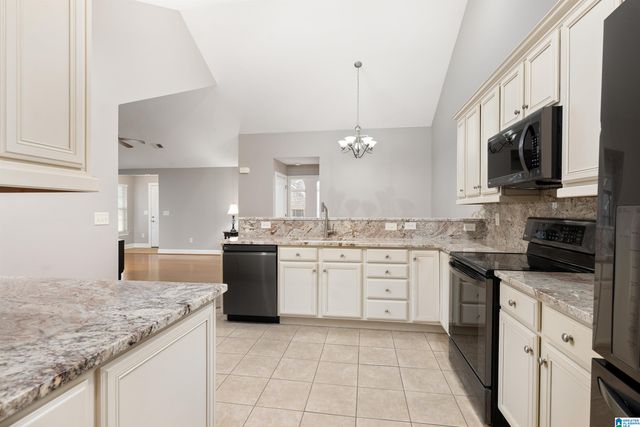 121 Cornerstone Ct Unit 121, Birmingham, AL 35022