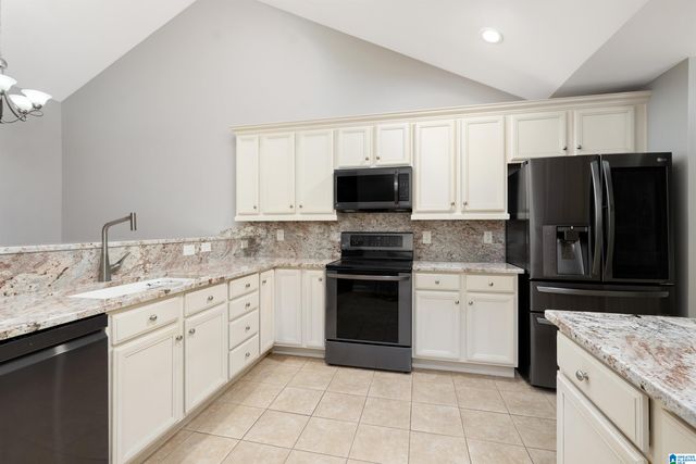 121 Cornerstone Ct Unit 121, Birmingham, AL 35022