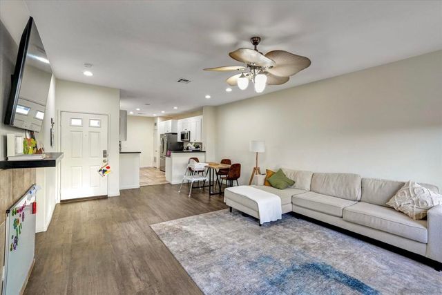 10944 Ivy Hill Drive 5, San Diego, CA 92131