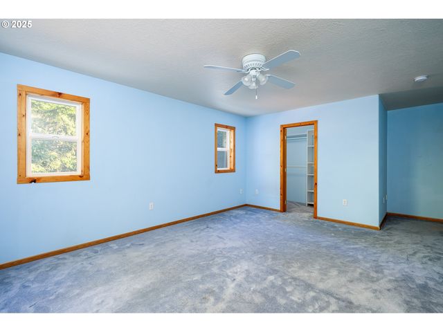 29380 Se OLD RANCH Dr, Estacada, OR 97023