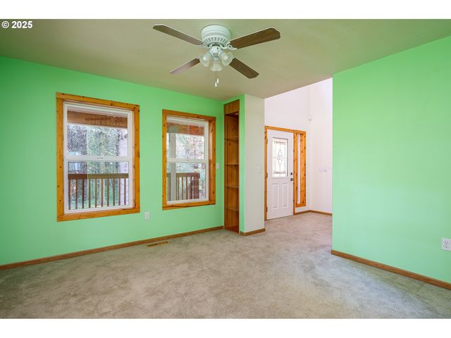 29380 Se OLD RANCH Dr, Estacada, OR 97023