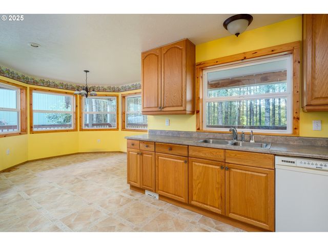 29380 Se OLD RANCH Dr, Estacada, OR 97023