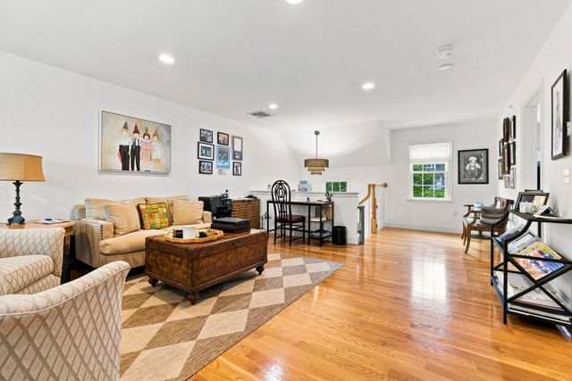 900 Lynnfield Street 6, Lynnfield, MA 01940