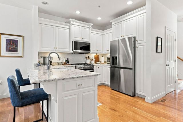 900 Lynnfield Street 6, Lynnfield, MA 01940