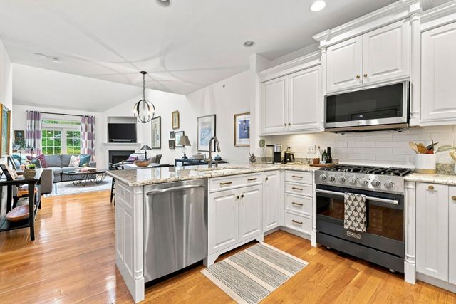 900 Lynnfield Street 6, Lynnfield, MA 01940