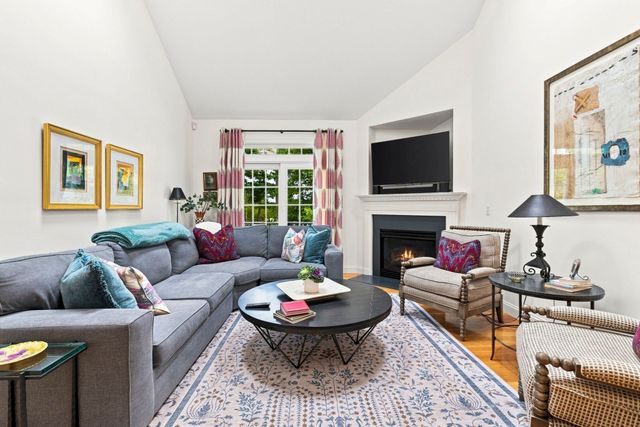 900 Lynnfield Street 6, Lynnfield, MA 01940