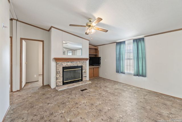 337 COUNTY ROAD 2518, Moore, TX 78057