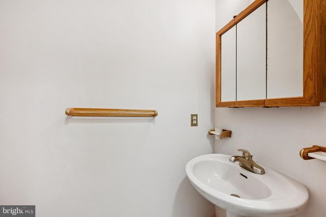 521 WOODLAND AVE, Cherry Hill, NJ 08002